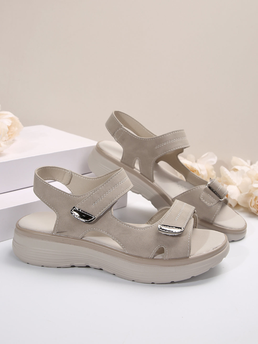 Damen Komfortsandalen mit verstellbaren Klettverschlüssen und ergonomischem Fußbett R&B