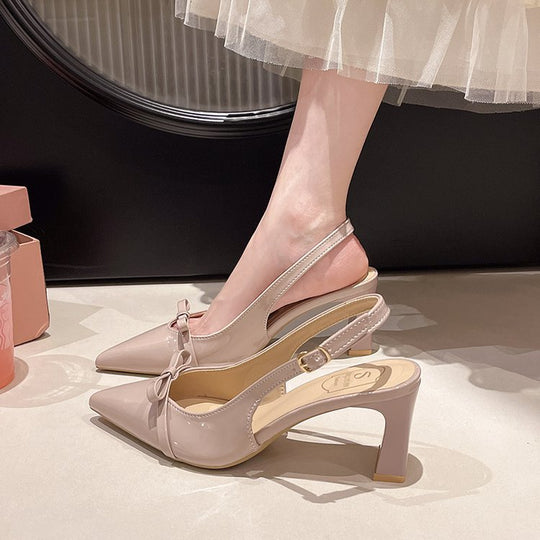 Damen Slingback-Pumps mit spitz zulaufendem Design und glänzender Oberfläche EB