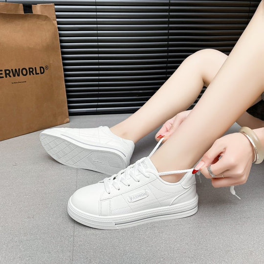 Damen Sportliche Sneakers mit großzügiger Dämpfung und bequemer Passform EB