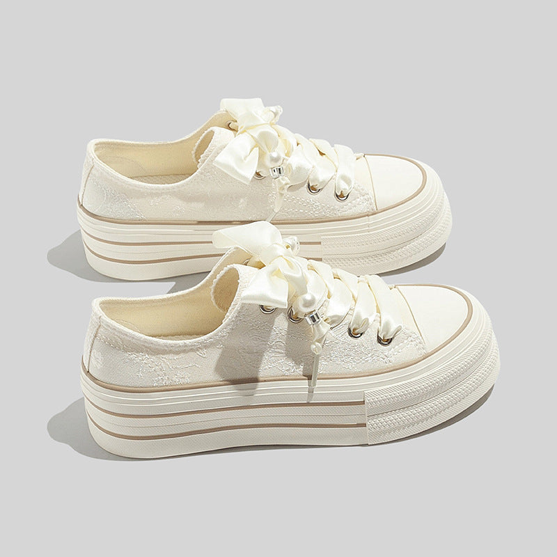 Damen Plattform Sneakers mit eleganter Satinschnürung und modischem Design EB