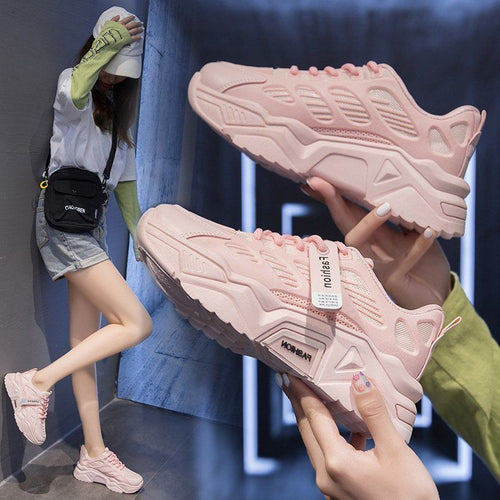 Damen Sneakers mit atmungsaktiver Mesh-Oberfläche und reflektierenden Akzenten EB