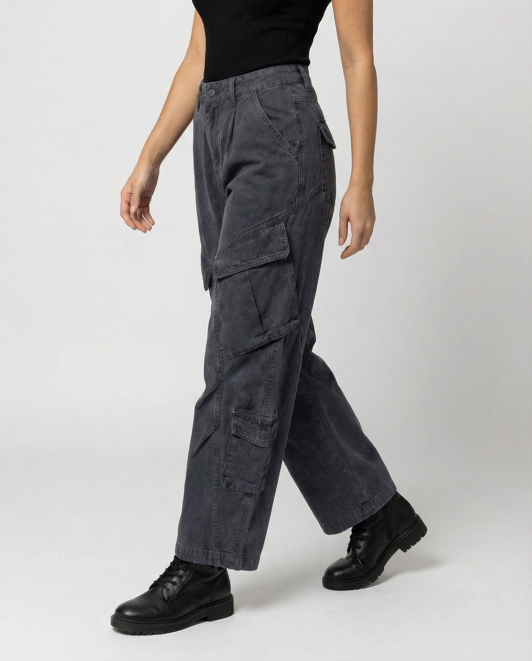 Damen weite Cargohose im Utility-Stil mit überlappenden Klappentaschen und markanter Nahtstruktur EB