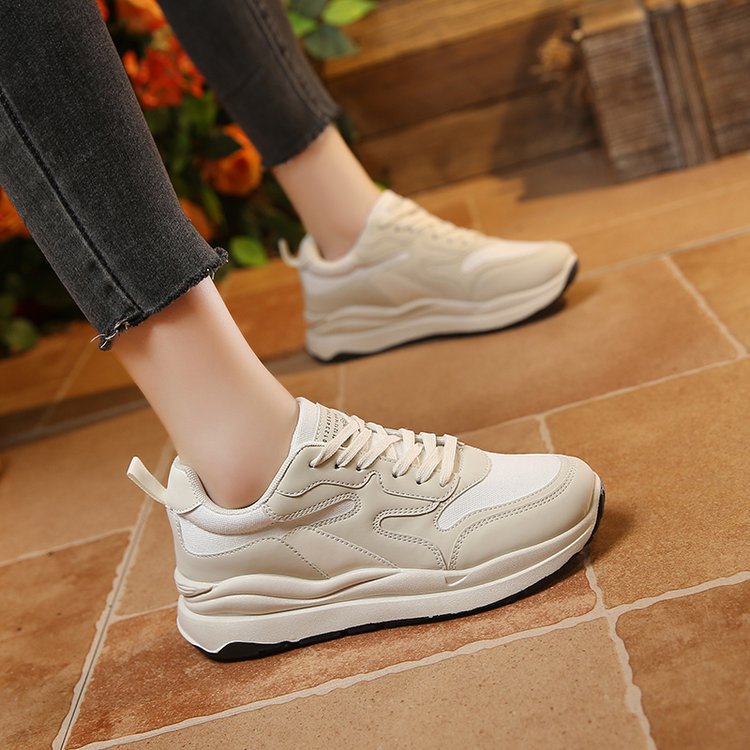 Damen Sportliche Sneaker mit atmungsaktiver Konstruktion und dämpfender Sohle EB