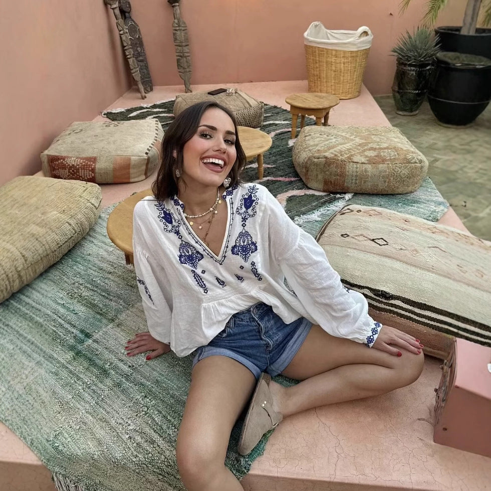 Damen Bluse mit verspieltem floralen Stickdesign und voluminösen Ärmeln EB