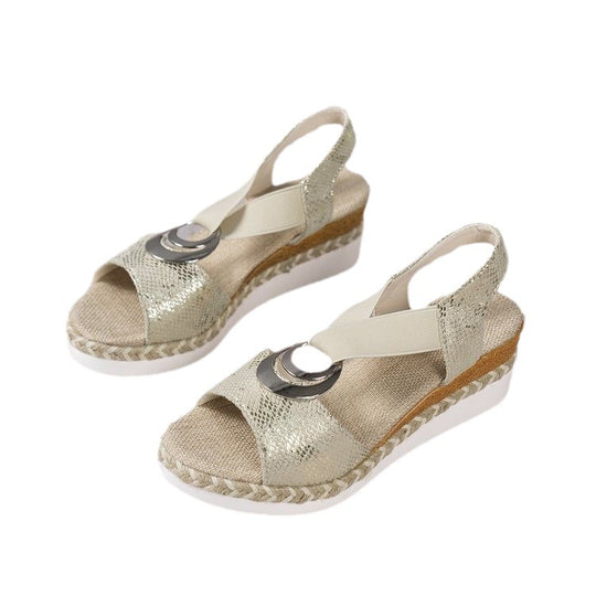Damen Wedge-Sandalen mit dekorativem Riemen und modischem Anhänger EB