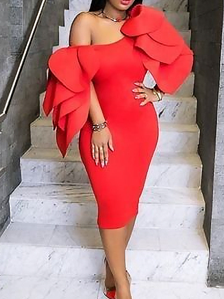 Damen figurbetontes Kleid mit asymmetrischen Rüschen EB