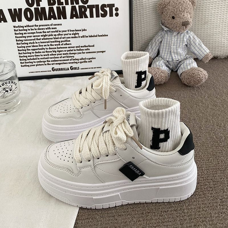 Damen Sneakers mit dicker Laufsohle und modischen Details EB