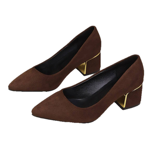 Damen dezente Pumps mit goldenem Akzent EB