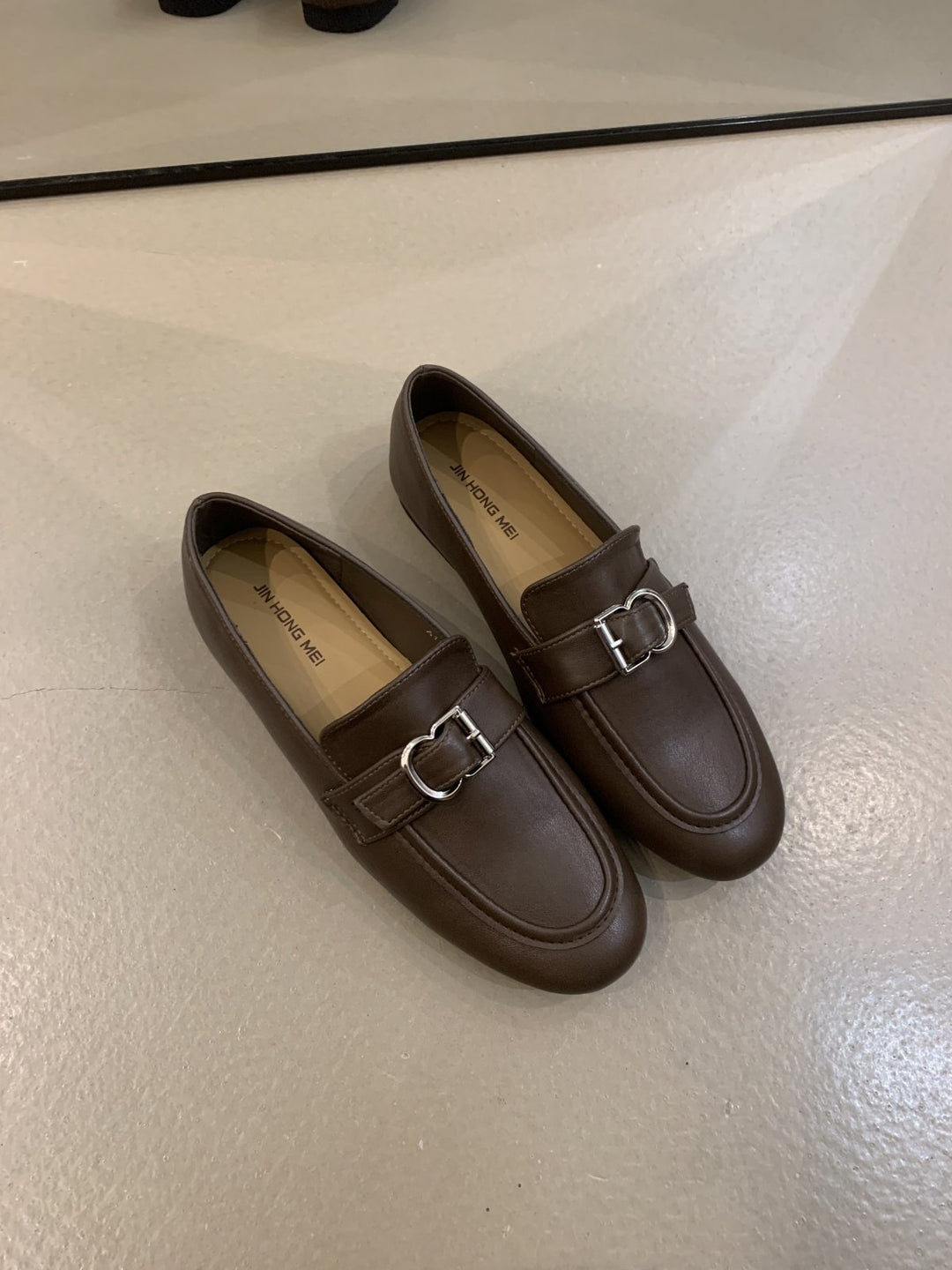 Damen elegante Mokassins mit dekorativem Schnallenverschluss EB