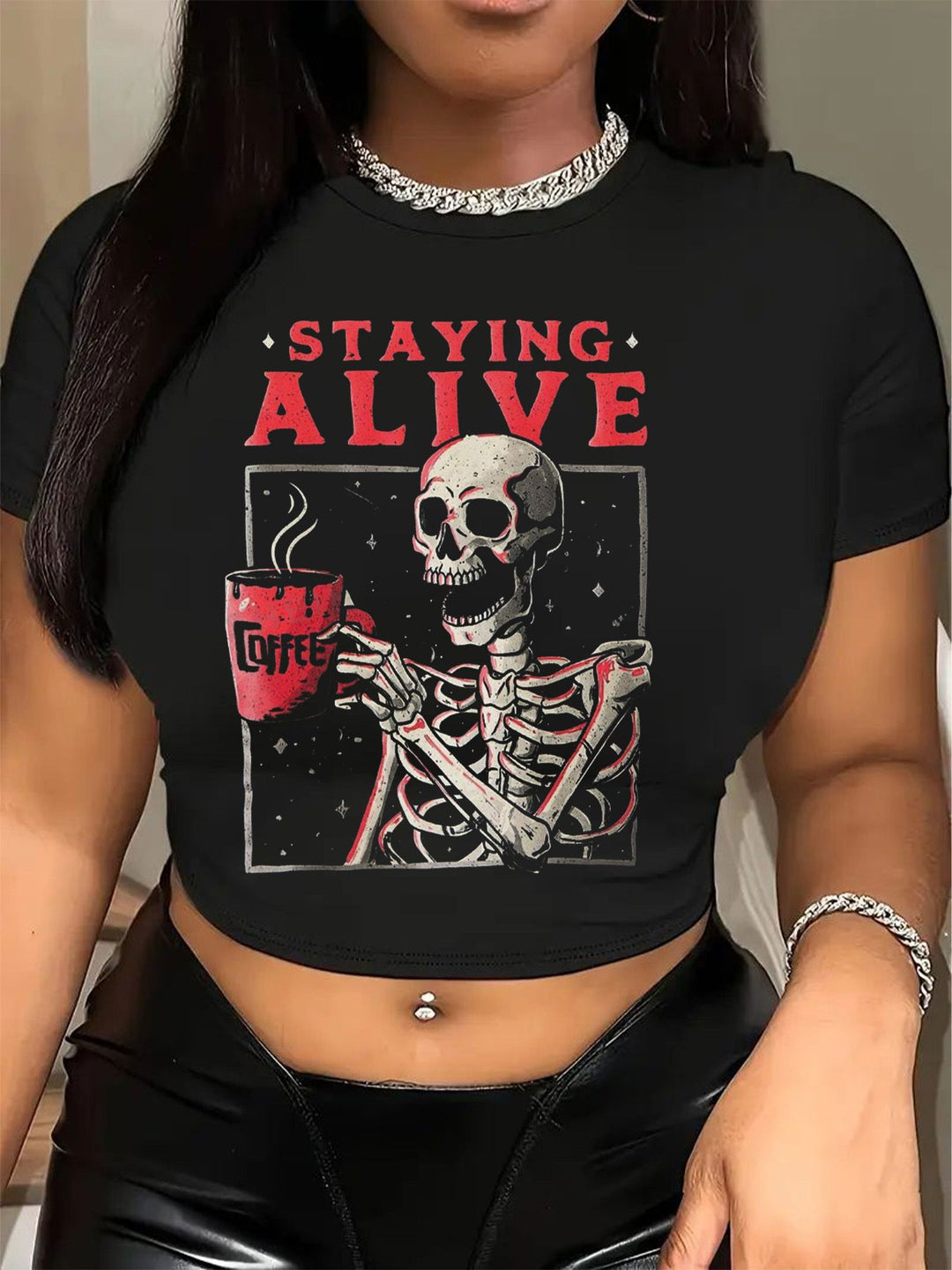 Damen Crop-T-Shirt mit kreativem Skelettdesign und inspirierendem Schriftzug EB