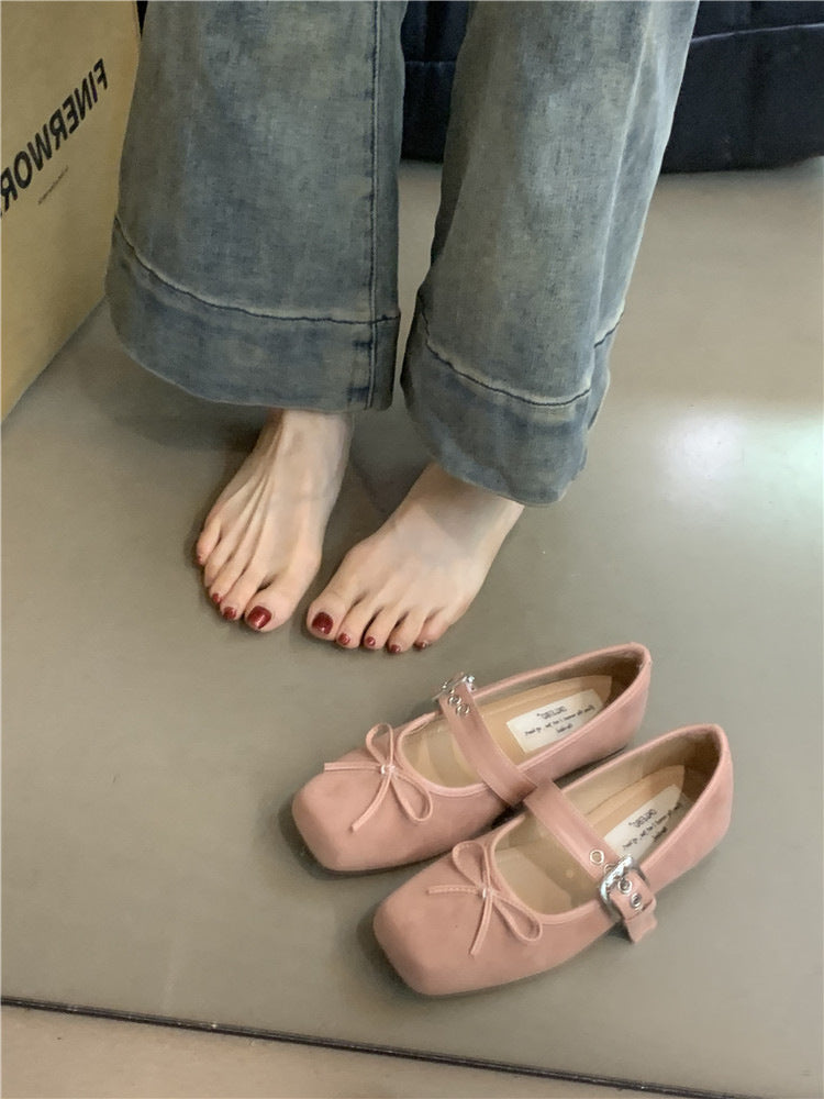 Damen Ballerinas aus weichem Wildleder mit verstellbarem Riemen und dekorativer Schleife EB