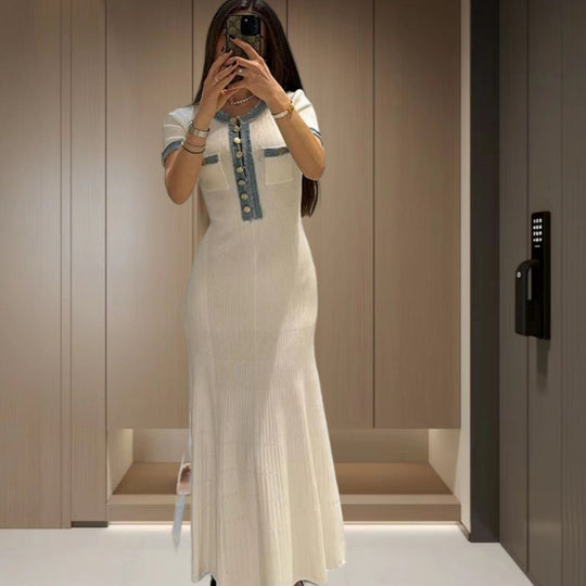 Damen Elegantes, figurbetontes Maxikleid mit modernen Knopfdetails und seitlichem Schlitz EB