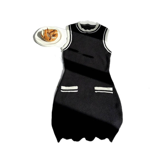 Damen figurbetontes Sportkleid mit kontrastierenden Akzenten und Taschen EB