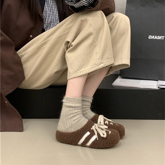 Damen Hausschuhe mit kuscheligem Fleece-Innenfutter und verspieltem Schnür-Design EB