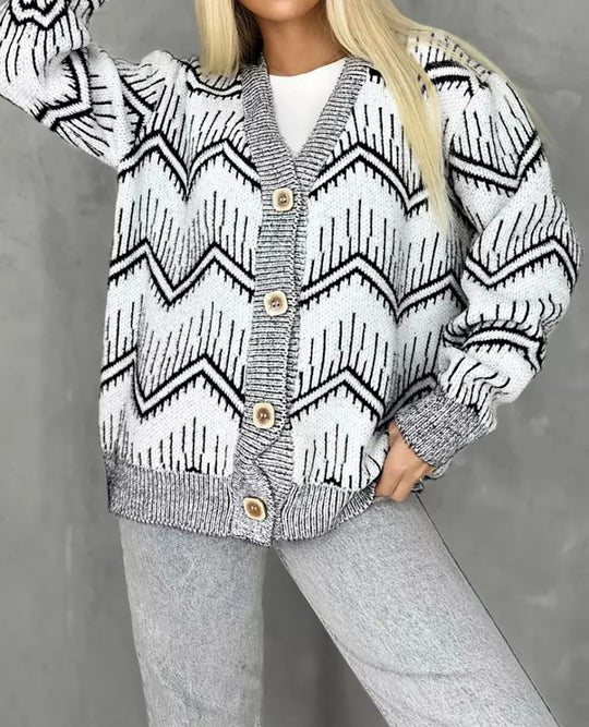 Damen Strickjacke mit modernem Chevron-Muster und erstklassigen Knopfdetails EB