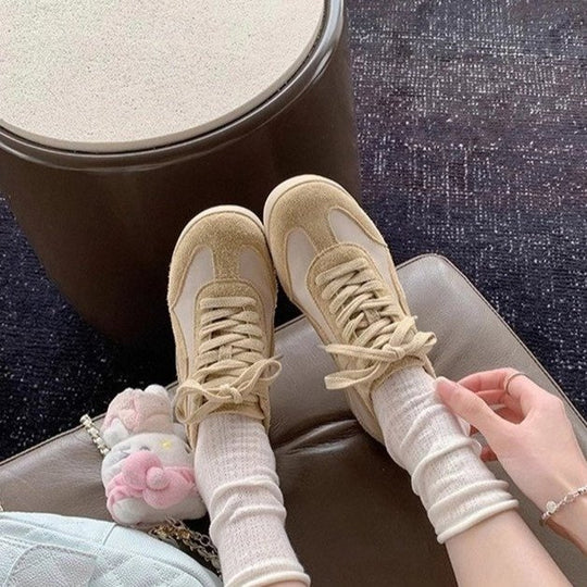 Damen Freizeitsneaker mit weichem Veloursleder und detailreicher Schnürung EB