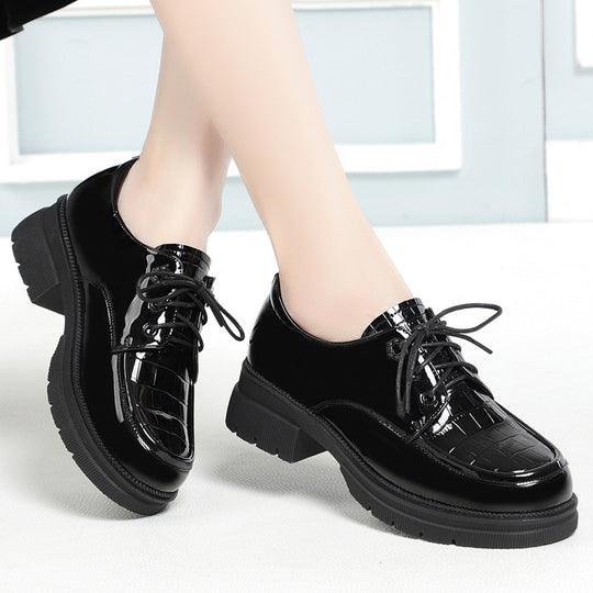 Damen Schnürschuhe im glänzenden Look EB