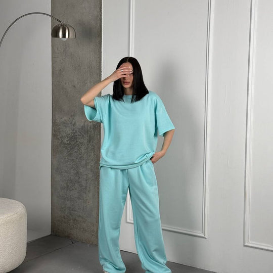 Damen weit geschnittenes Lounge Set mit weicher Sweatpants und boxy T Shirt EB