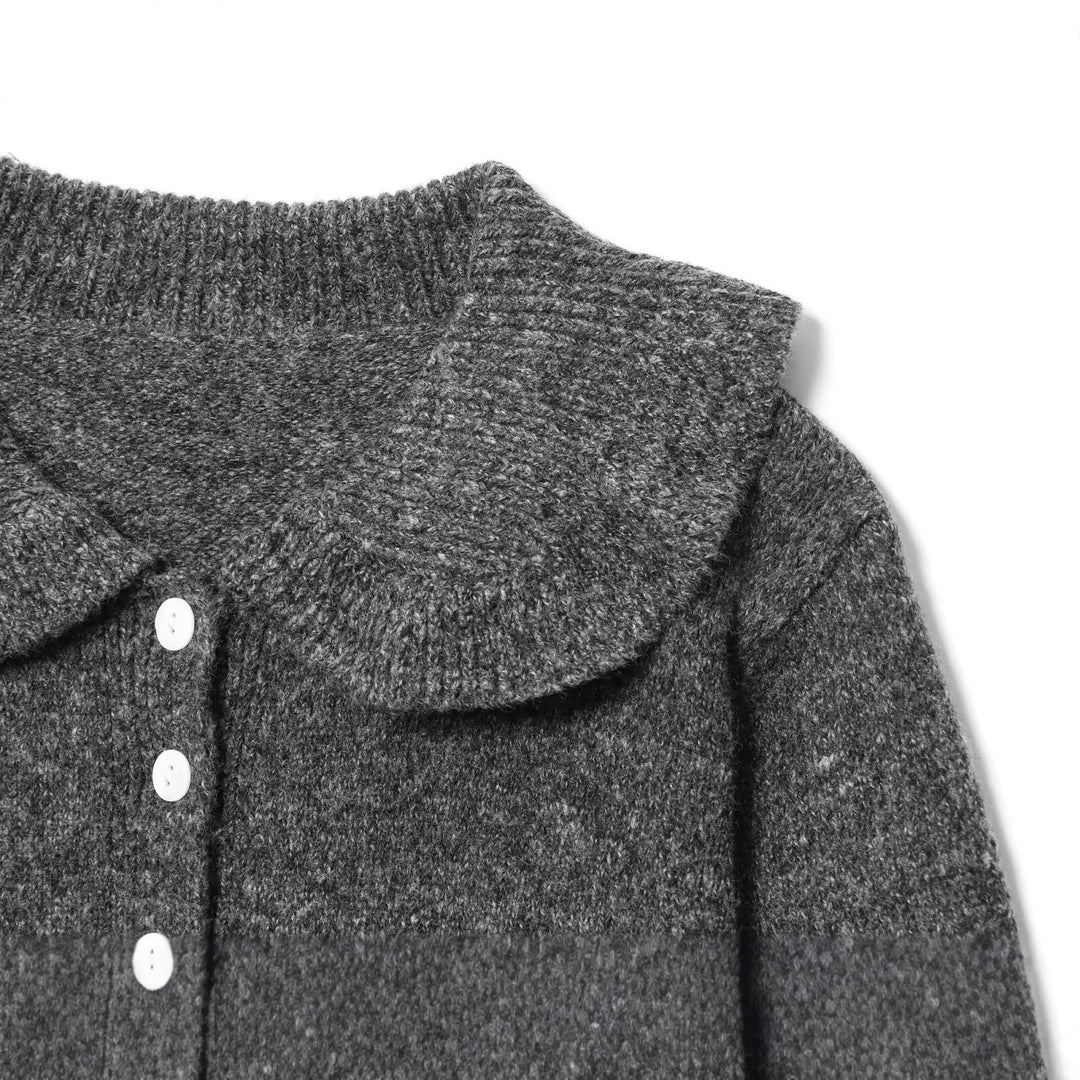 Damen Strickjacke mit Peter Pan Kragen und Knopfdetail EB