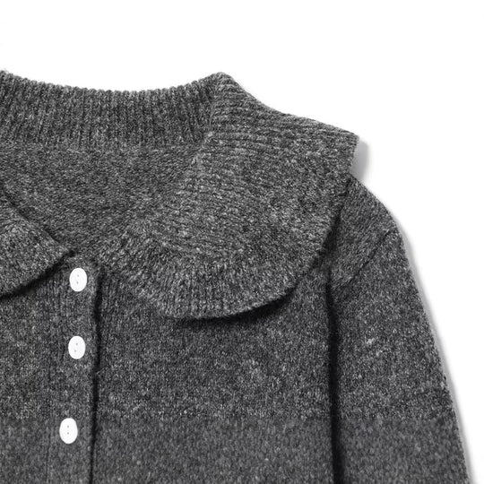 Damen Strickjacke mit Peter Pan Kragen und Knopfdetail EB