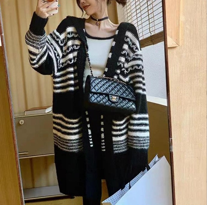 Damen Strickmantel mit Kapuze und modischem Streifenmuster EB