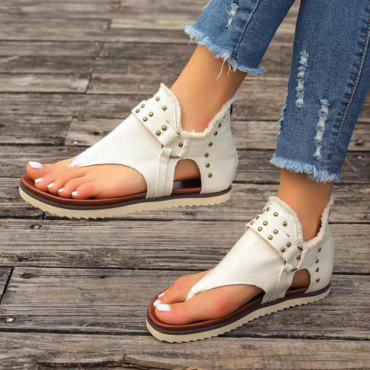 Damen modische Zehentrenner-Sandalen mit hochwertigem Kunstleder und dekorativen Nieten EB