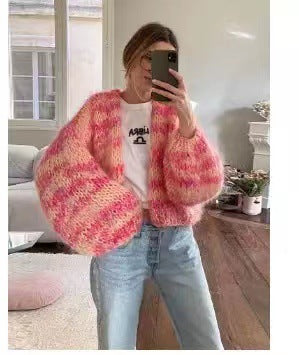 Damen Strickjacke mit voluminösen Ärmeln und farbverlaufendem Design EB