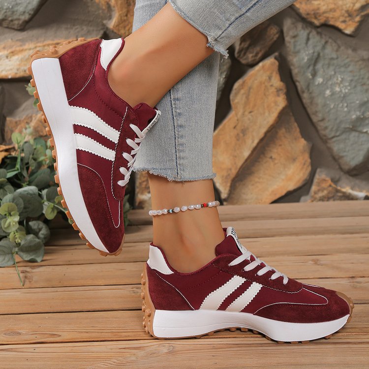 Damen nan retro-inspirierte Plateausneaker aus Veloursleder-Optik mit profilierter Gummisohle EB
