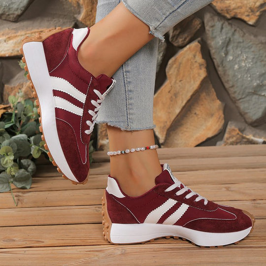 Damen nan retro-inspirierte Plateausneaker aus Veloursleder-Optik mit profilierter Gummisohle EB