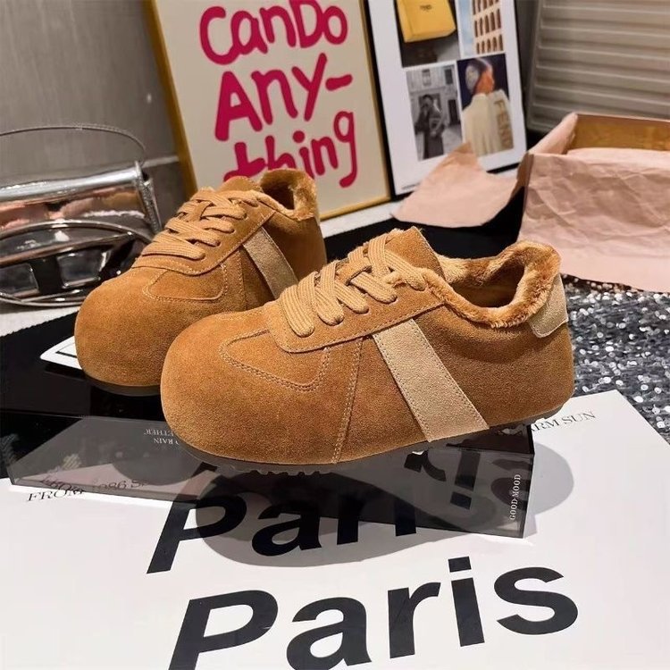 Damengefütterte Sneaker mit weichem Innenfutter und rutschfester Sohle EB