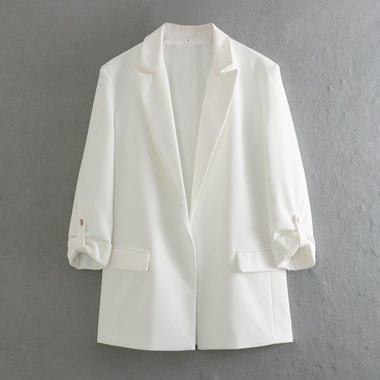 Damen elegante Blazerjacke mit strukturierten Ärmeln und dezenten Goldakzenten EB