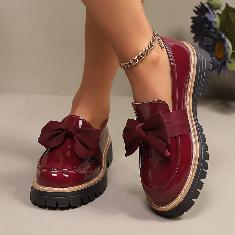 Damen  Lack-Optik Loafer mit massiver Profilsohle und großer Stoffschleife EB