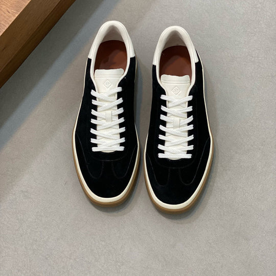 Damen Sneaker aus weichem Wildleder mit raffiniertem Schnürsystem EB
