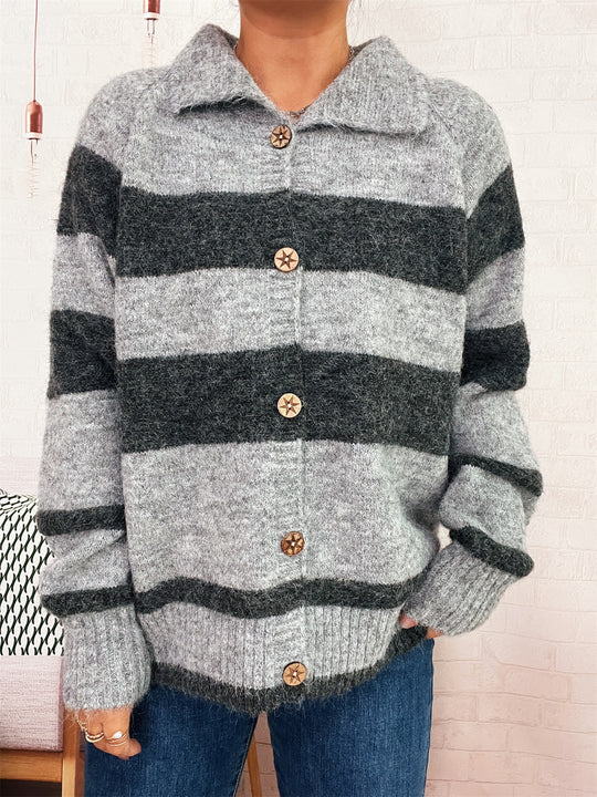 Damen gemütliche Strickjacke mit dekorativen Holzknochen und breiten Streifen EB