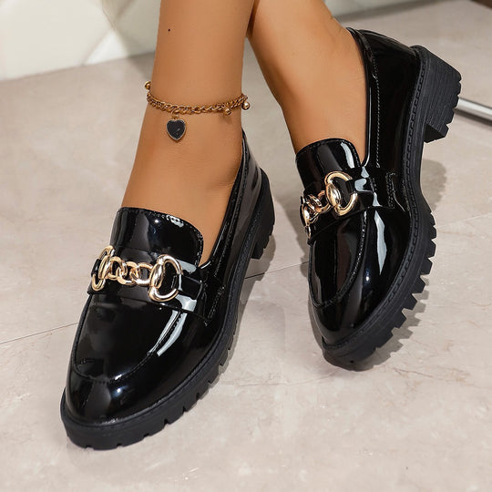 Damen modische Loafers mit glänzender Oberfläche und trendiger Kettenverzierung EB