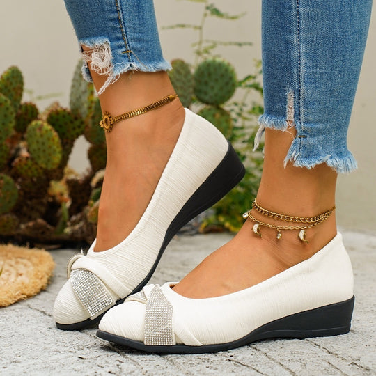 Damen Elegante Ballerinas mit funkelndem Schmuckdetail EB