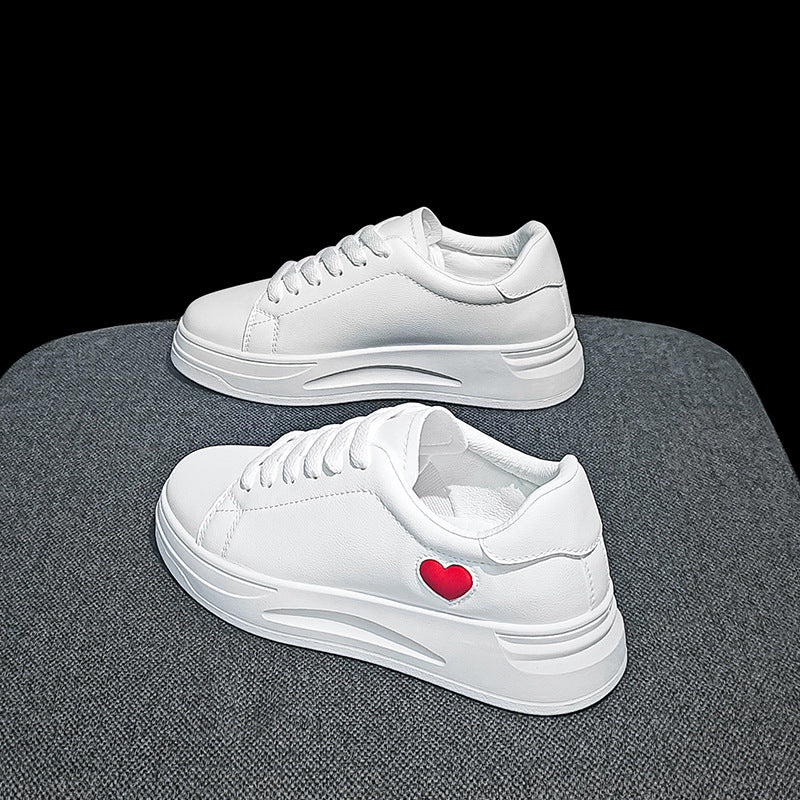 Damen Sneakers mit herzförmigem Akzent und bequemer Laufsohle EB