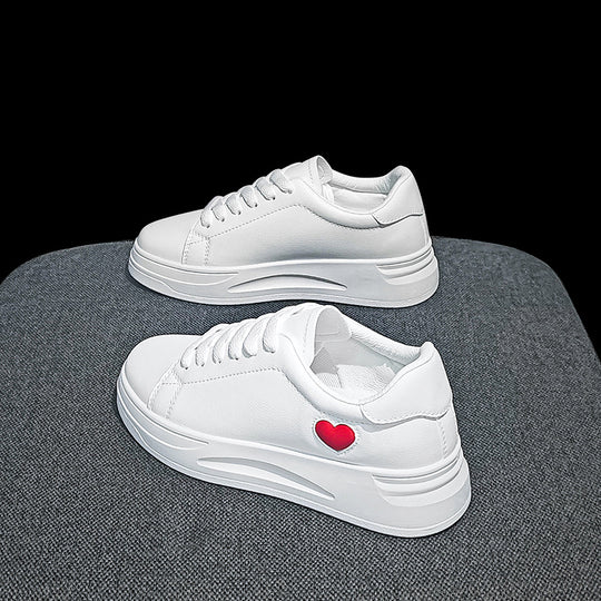 Damen Sneakers mit herzförmigem Akzent und bequemer Laufsohle EB