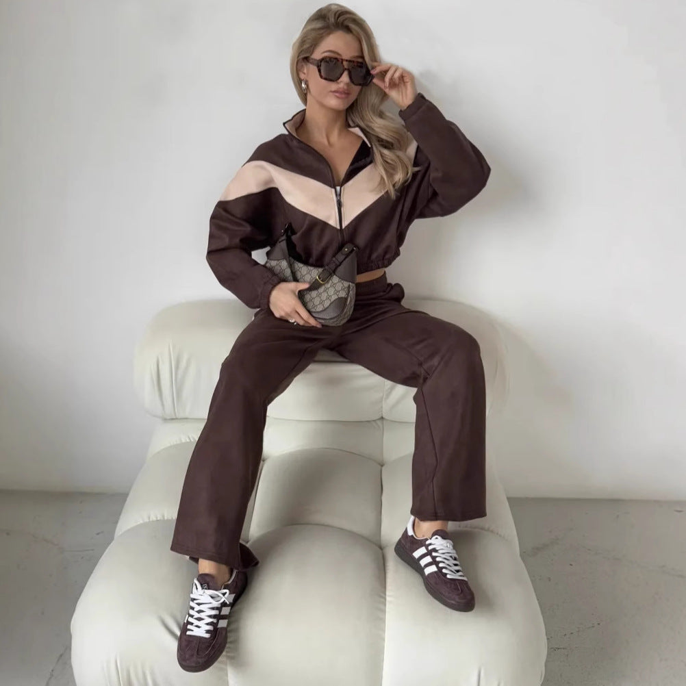 Damen cropped Zipjacke und weite Trackpants mit kontrastierendem Seitenstreifen Eichborn Berlin