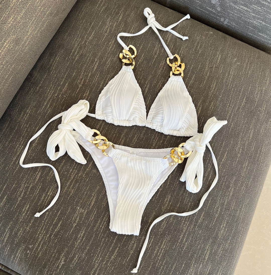 Damen Triangel-Bikini mit plissierten Details und goldenen Akzenten EB
