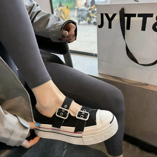 Damen Plateauslipper mit verstellbarem Riemchen und geschlossenen Zehen EB