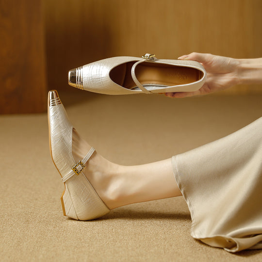 Damen Ballerinas mit elegantem Riemen und stilvollem Blockabsatz EB