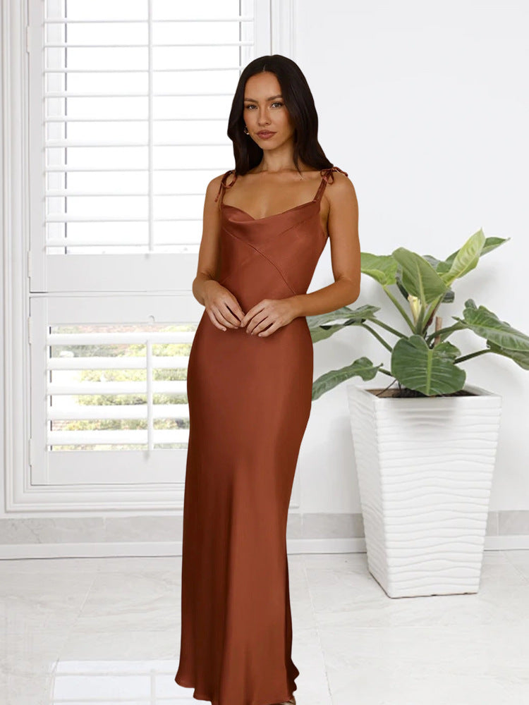 Damen Langabendkleid mit zarten Spaghettiträgern und eleganter Silhouette EB