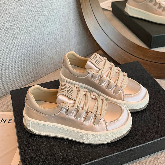 Damen Elegante Sneakers mit glattem Obermaterial und breiter Sohle EB
