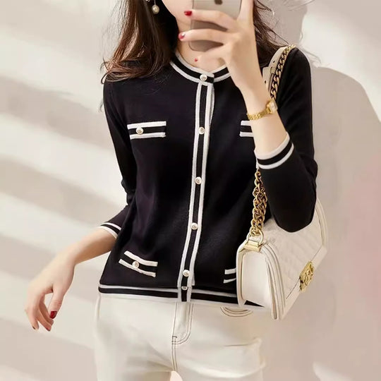 Damen Strickjacke mit goldenen Knopfdetails und Streifenmuster EB