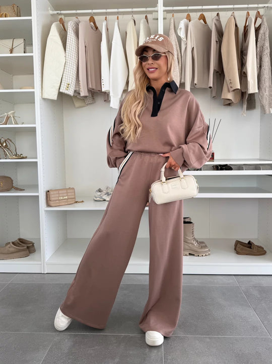 Damen modisches Relax-Set mit Polokragen, markanten Paspelstreifen und weitem Palazzo-Jogger EB
