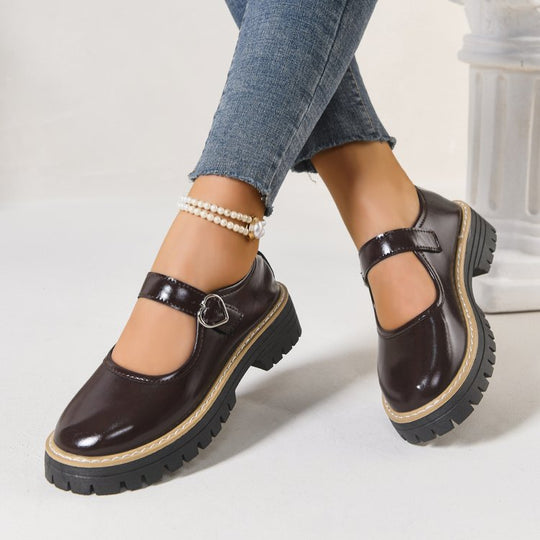 Damen Riemchen‑Slipper im Mary‑Jane‑Stil mit grober Profilsohle und Herzschließe EB