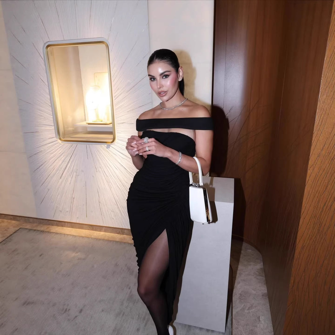 Damen Elegantes, schulterfreies Maxikleid mit raffinierten Drapierungen und hohem Schlitz EB