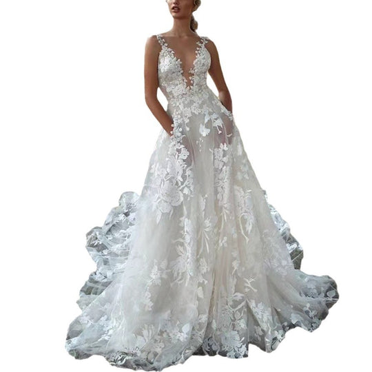 Damen Hochzeitskleid mit aufwendiger Spitze EB