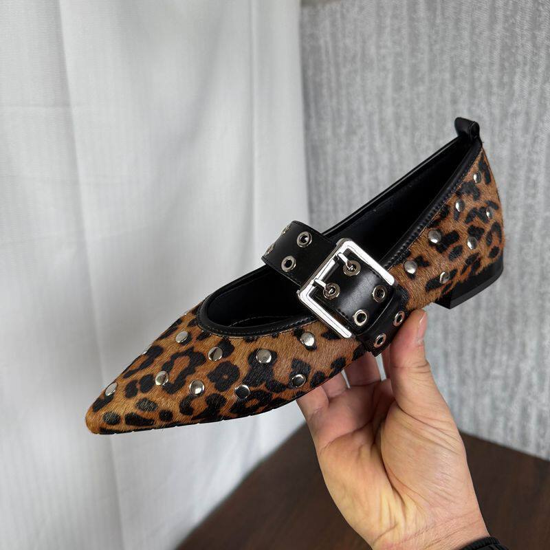 Damen modische Ballerinas mit auffälligen Loch- und Schnallendetails EB